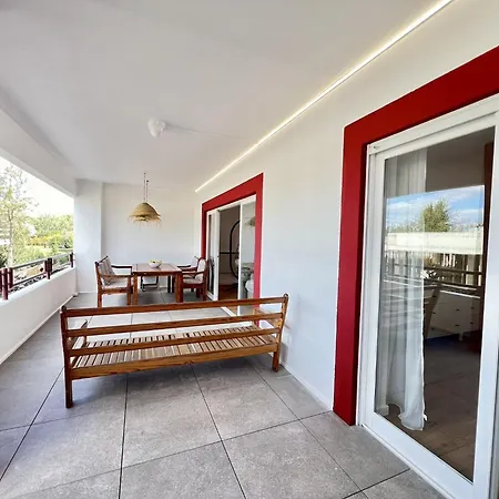 Marina Charming With Pool By Homing