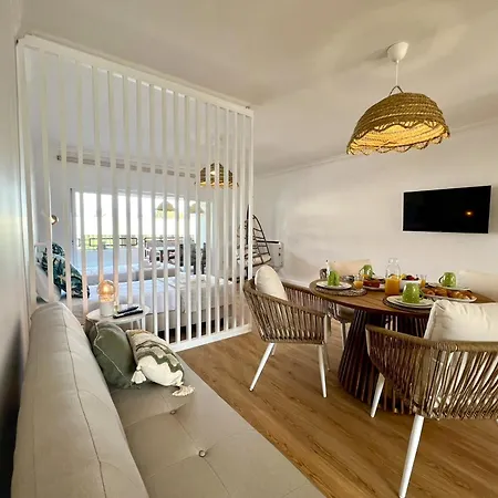 Marina Charming With Pool By Homing Apartmán