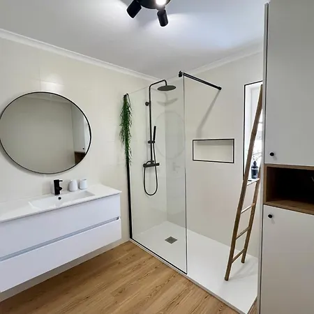 Marina Charming With Pool By Homing 아파트 빌라모라