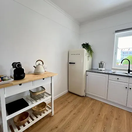 Marina Charming With Pool By Homing *