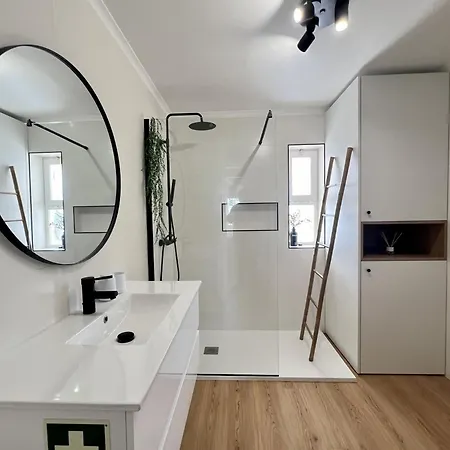 Marina Charming With Pool By Homing 维拉摩拉