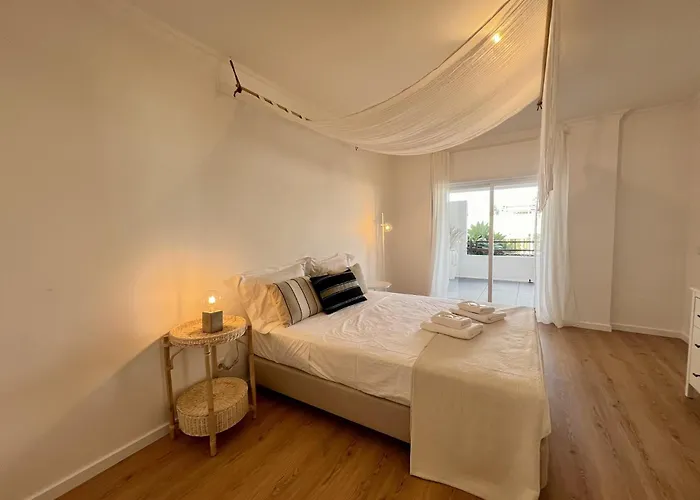 Marina Charming With Pool By Homing Apartment