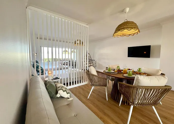 Marina Charming With Pool By Homing Apartment