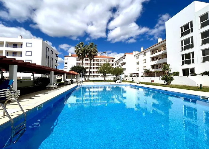 Marina Charming With Pool By Homing Apartment