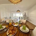 Marina Charming With Pool By Homing *