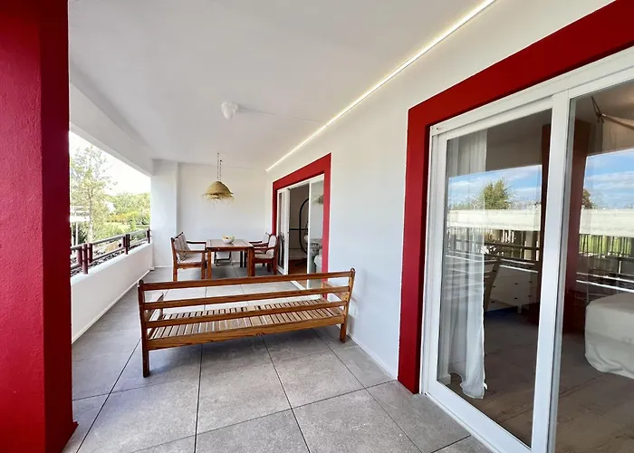 Marina Charming With Pool By Homing