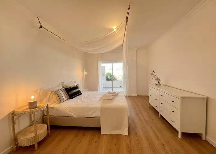 Апартаменты Marina Charming With Pool By Homing Виламура