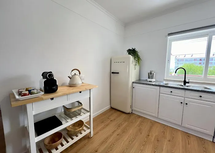 Marina Charming With Pool By Homing *