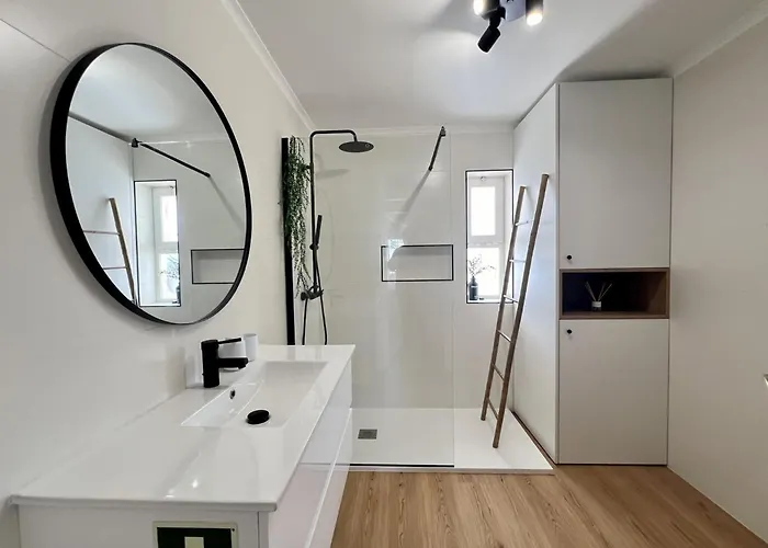 Marina Charming With Pool By Homing Виламура